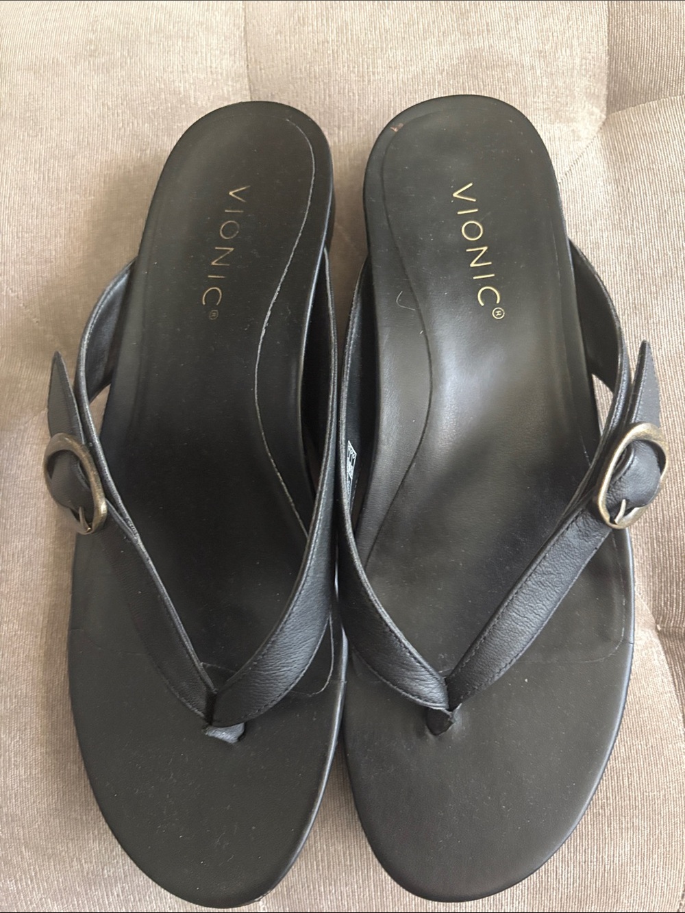 Vionic Black Leather Thong Sandals with Buckle Accent